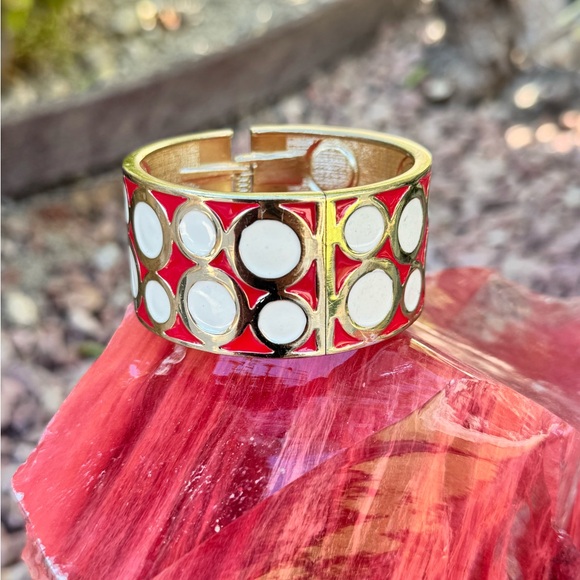 ❤️✨Retro Red & White Enamel Gold-Tone Bangle Bracelet - Picture 5 of 6